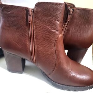 CLARKS VErona Gleam comfort heeled boots. -Brown  Size 9.5US